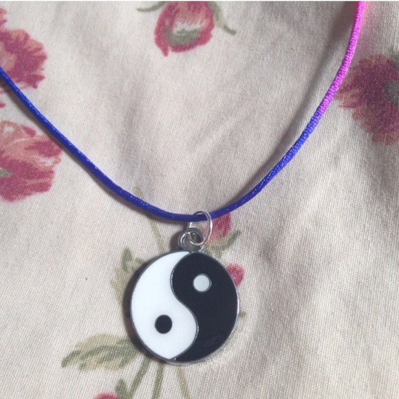Rainbow yin yang choker - Picture 3 of 5